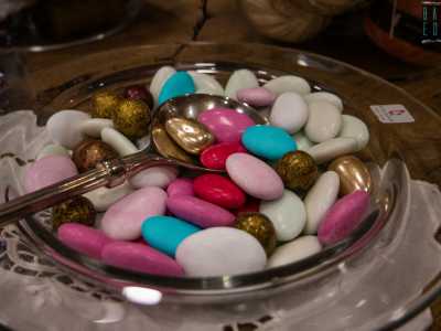 ...assieme ai beneauguranti confetti, durante feste quali matrimoni, comunioni e battesimi